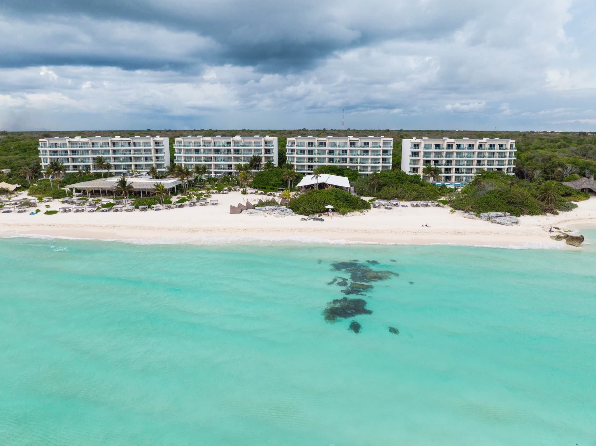 White sand beach and turquoise sea in Playa del Carmen