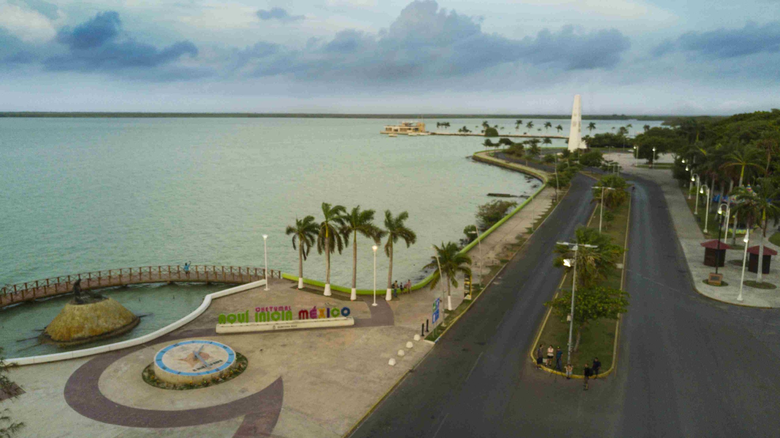 Boulevard and monument facing Chetumal Bay
