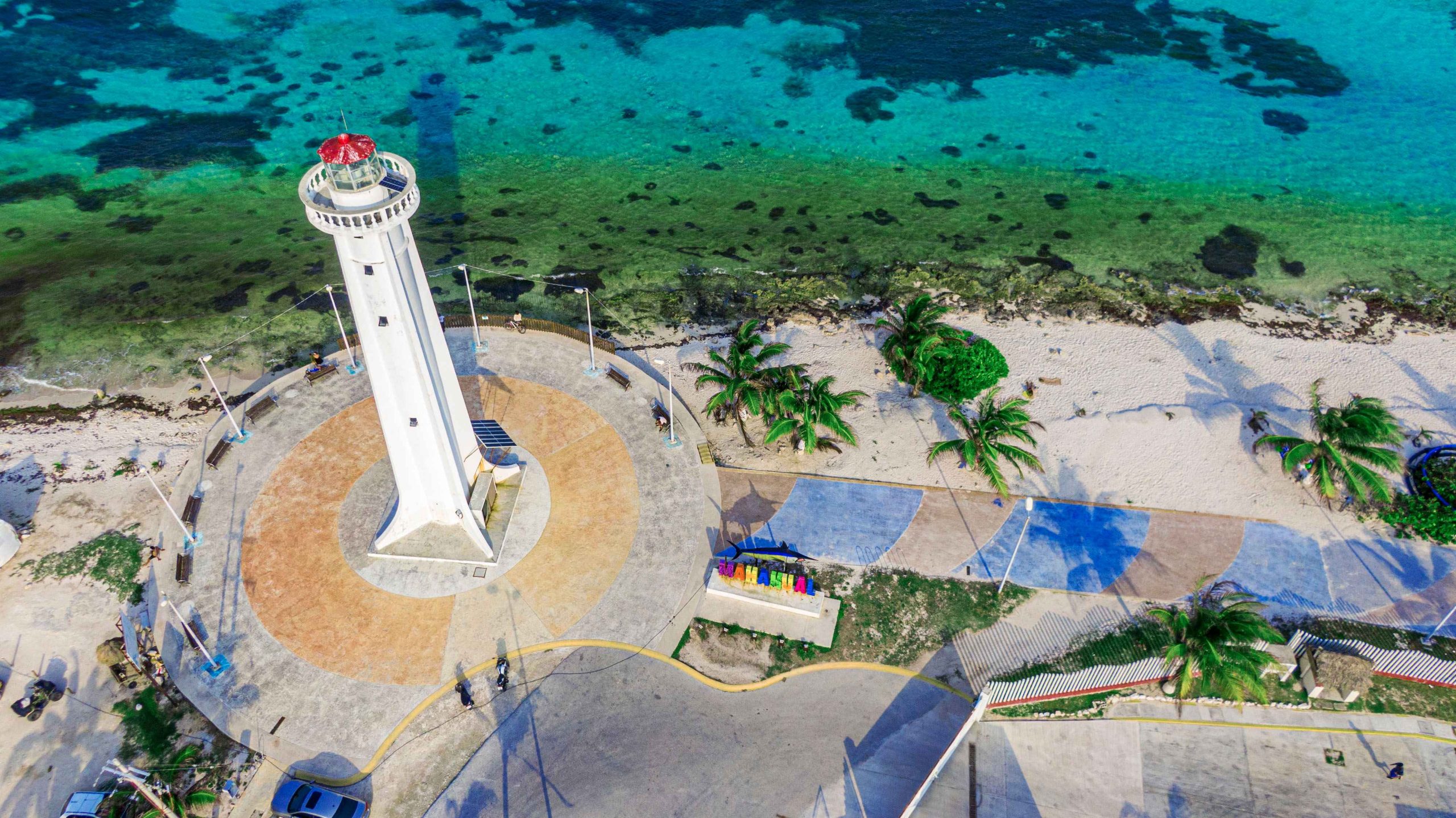 Mahahual's lighthouse beside the boardwalk